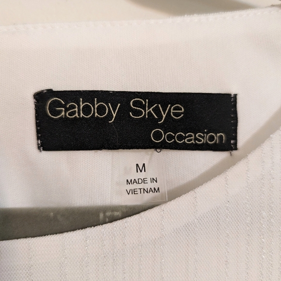 Gabby Skye white medium layered quarter sleeves tie front - Picture 3 of 8